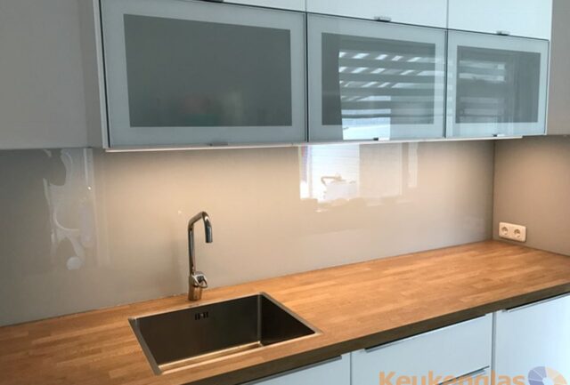 Keuken achterwand glas aardetint Groningen|