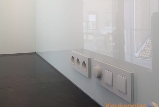 Witte keukenwand Antwerpen|Witte keukenwand Antwerpen 4|Witte keukenwand Antwerpen 2|Witte keukenwand Antwerpen 3